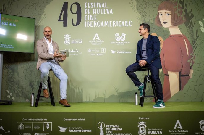 José Alba (d), en el Festival de Huelva de Cine Iberoamericano.