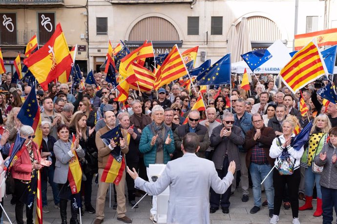 Xavi Palau parlant davant dels concentrats