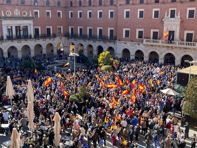 Concentración del PP en la plaza San Juan de Teruel.