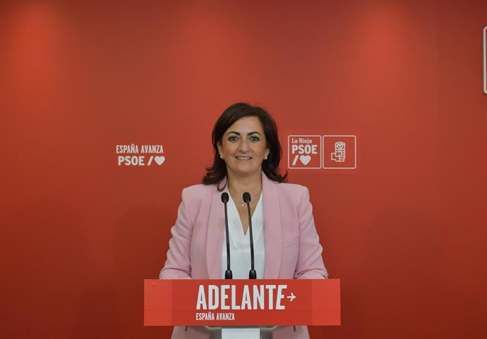 La secretaria general del PSOE, Concha Andreu en comparecencia de prensa