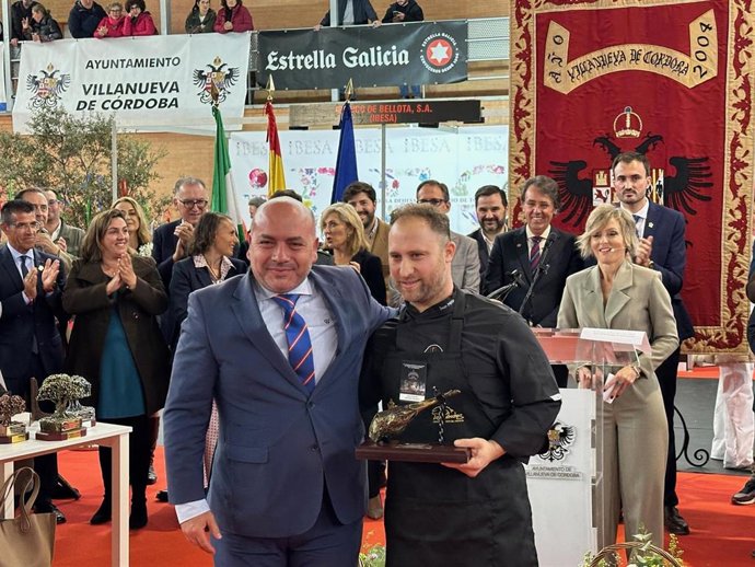 Diputación de Córdoba muestra su compromiso con la actividad ganadera en la Feria del Jamón de Villanueva