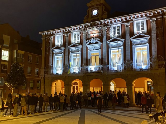 Ayuntamiento de Mieres donde se ha instalado la capilla ardiente de Aníbal Vázquez
