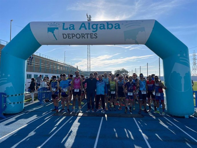 Línea de salida del X Duatlón Cross 'Ruta del Azahar' en el municipio sevillano de La Algaba.
