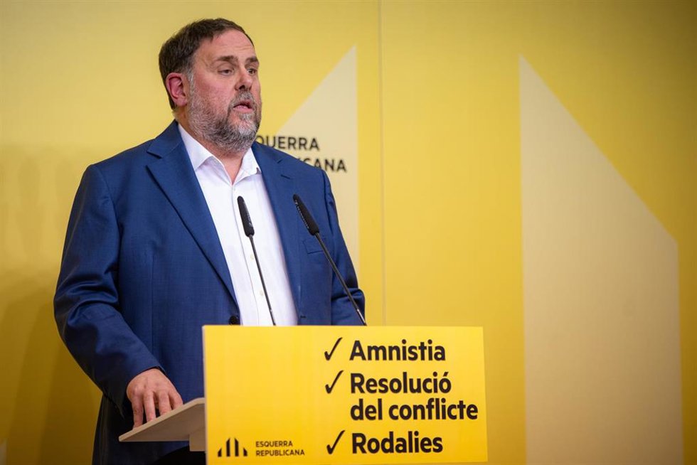 El presidente de ERC, Oriol Junqueras, comparece durante una rueda de prensa, a 2 de noviembre de 2023, en Barcelona