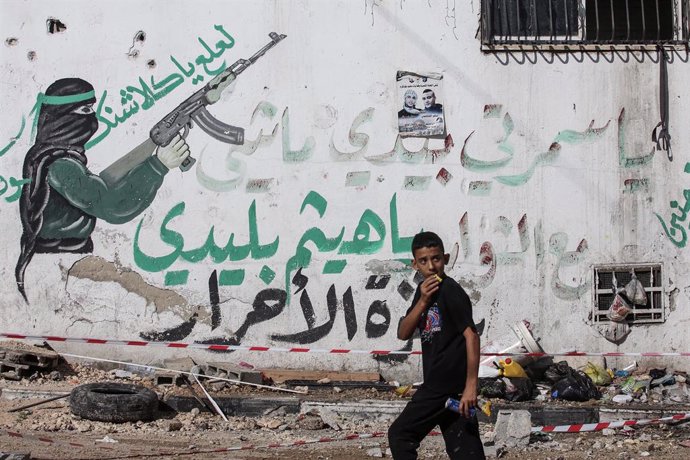Mural de la resistencia palestina tras la destrucción causada por el Ejército israelí