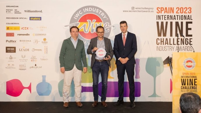 Primeras Marcas recibe el premio de  mejor distribuidora de España en los International Wine Challenge Industry Awards Spain 2023