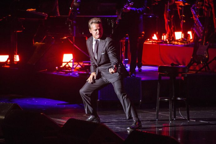 Archivo - La VII edición de Starlite arrancó anoche por todo lo alto, con el concierto del icónico cantante mexicano Luis Miguel, quien colgó el cartel de sold out tras seis años sin tocar en vivo. El show del artista sirvió para dar el pistoletazo de s
