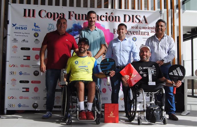 Oscar Agea y Francisco Bernal, tras ganar la III Copa Fundación Disa de Pádel en Silla de Ruedas