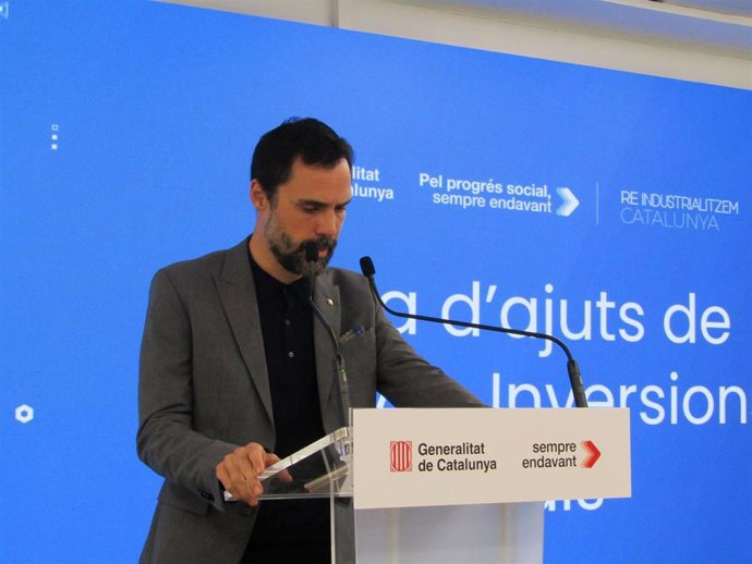 El conseller de Empresa y Trabajo, Roger Torrent, en rueda de prensa este lunes