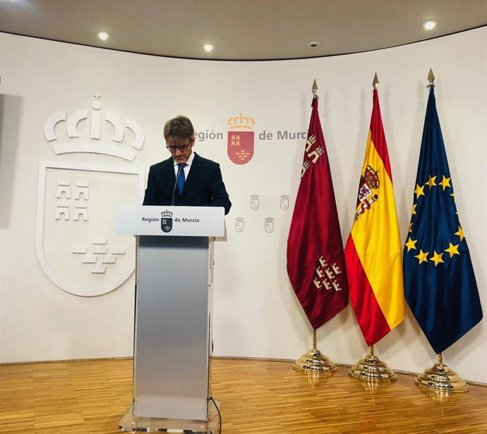 El consejero de Economía, Hacienda y Empresa, Luis Alberto Marín, en la rueda de prensa