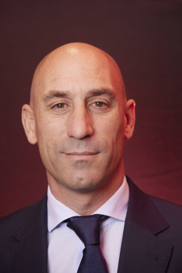 Archivo - El presidente de la Real Federación Española de Fútbol, Luis Rubiales, posa para Europa Press, en el Auditorio Meeting Place a 14 de febrero de 2023, en Madrid (España). Luis Manuel Rubiales es un exfutbolista y dirigente deportivo español, pr
