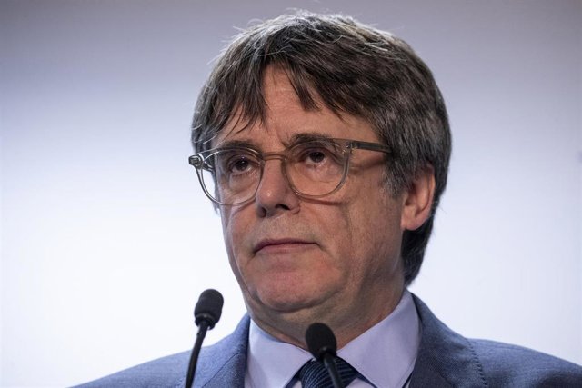 El expresidente de la Generalitat y eurodiputado de Junts, Carles Puigdemont, comparece en una rueda de prensa.