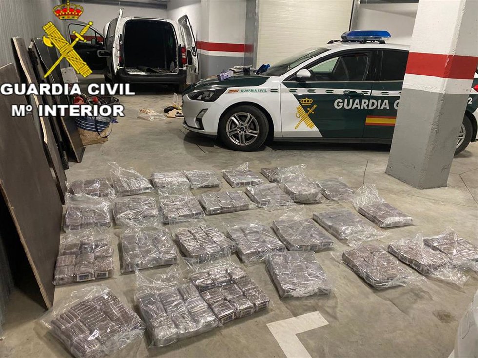 Droga intervenida en la furgoneta en Chipiona.