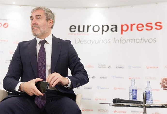 Archivo - El presidente del Gobierno de Canarias, Fernando Clavijo, durante un desayuno informativo de Europa Press, en el Hyatt Regency Hesperia Madrid, a 5 de octubre de 2023, en Madrid (España).