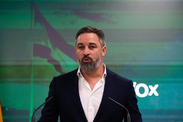 Archivo - El líder de VOX, Santiago Abascal, durante una rueda de prensa en la sede de su partido