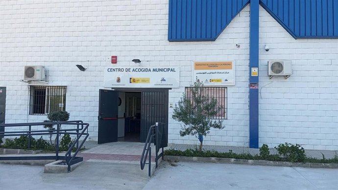 Acceso al albergue de temporeros