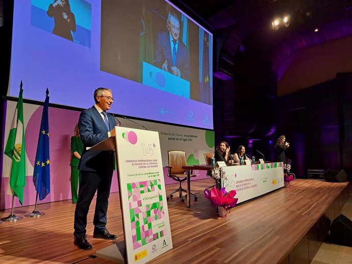 El presidente de la Diputación de Málaga, Francisco Salado, durante la inauguración  del XIV Congreso Internacional para el Estudio de la Violencia contra las Mujeres