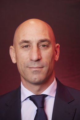 Archivo - El presidente de la Real Federación Española de Fútbol, Luis Rubiales, posa para Europa Press, en el Auditorio Meeting Place a 14 de febrero de 2023, en Madrid (España). Luis Manuel Rubiales es un exfutbolista y dirigente deportivo español, pres