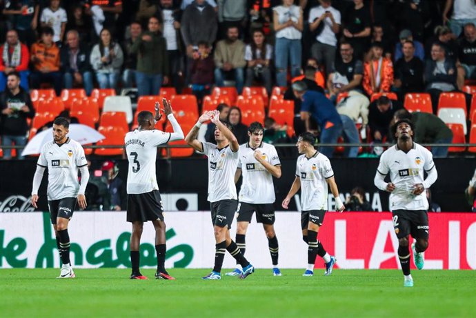 Hugo Duro of Valencia celebrates a goal with teammates during the spanish league, La Liga EA Sports, football match played between Valencia CF and UD Cadiz CF at Mestalla stadium on October 23, 2023, in Valencia, Spain.