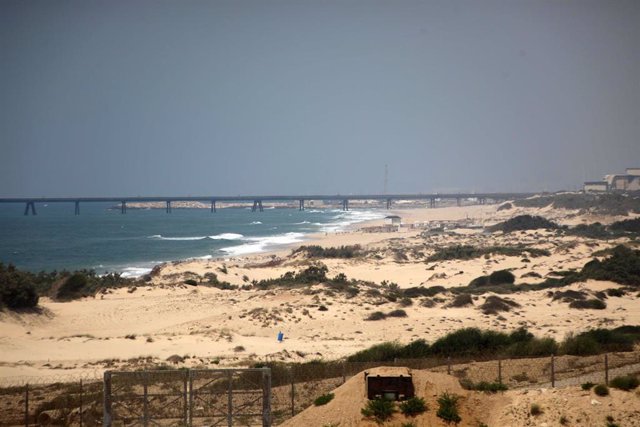 Archivo - Imagen de la valla de seguridad en la Franja de Gaza, cerca del kibbutz Zikim (archivo)