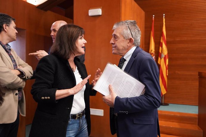 El consejero de Agricultura, Ángel Samper, y la diputada del PP Elena Allué (Aragoneses).