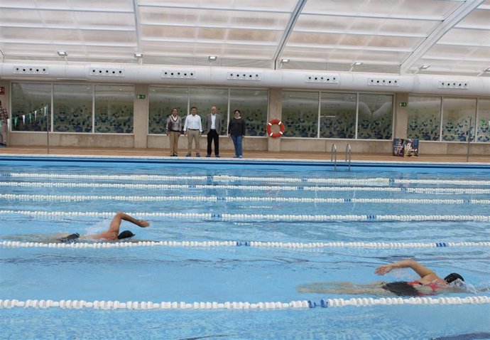 Más de 2.000 albaceteños ya disfrutan de la piscina cubierta del 'Carlos Belmonte'.