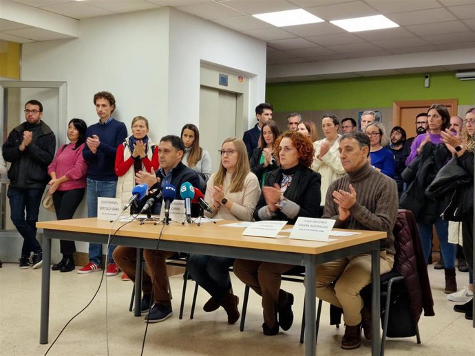 Centros educativos de Vigo recuerdan a los fallecidos en el incendio de Alfonso X y piden protección para los menores.