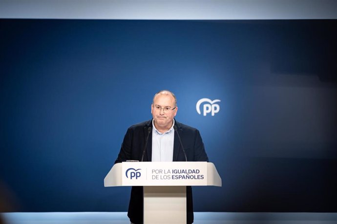 El vicesecretario nacional de Coordinación del PP, Miguel Tellado, durante una rueda de prensa posterior al Comité de Dirección del PP, a 13 de noviembre de 2023, en Madrid (España). Durante la comparecencia, Tellado, ha dicho que desde el Partido Pop