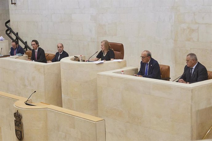 Archivo - Parlamento de Cantabria. Mesa del Parlamento