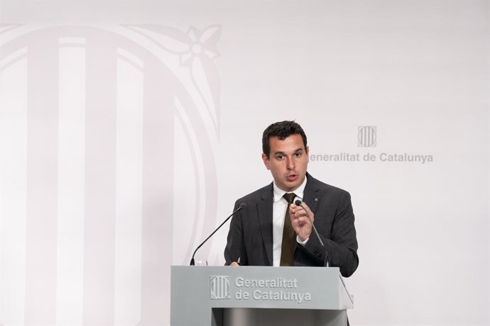 Archivo - El director de la Agncia Catalana de l'Aigua (ACA), Samuel Reyes, durante una rueda de prensa tras la reunión del Consell Executiu, en el Palau de la Generalitat, a 2 de mayo de 2023, en Barcelona, Catalunya (España). La portavoz del Govern h