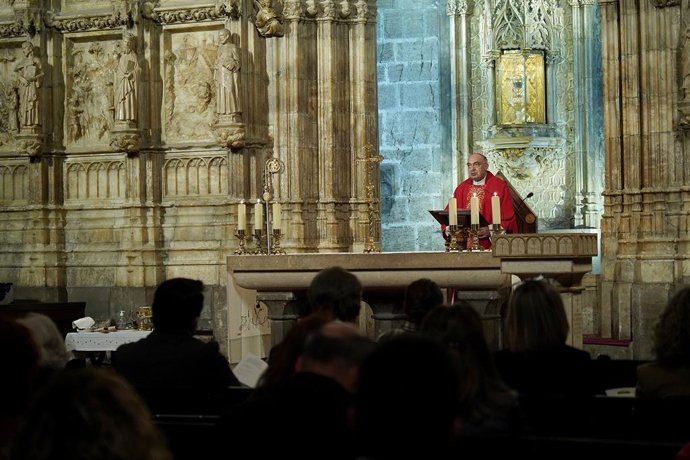 Archivo - Arxiu - Enrique Benavent oficia una missa a la Catedral