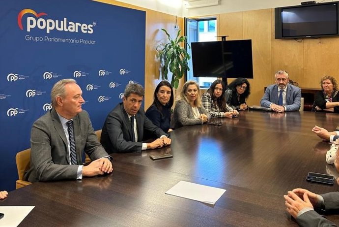 El president del PPCV i president de la Generalitat, Carlos Mazón, manté una reunió al Congrés amb els diputats i senadors populars de la Comunitat Valenciana