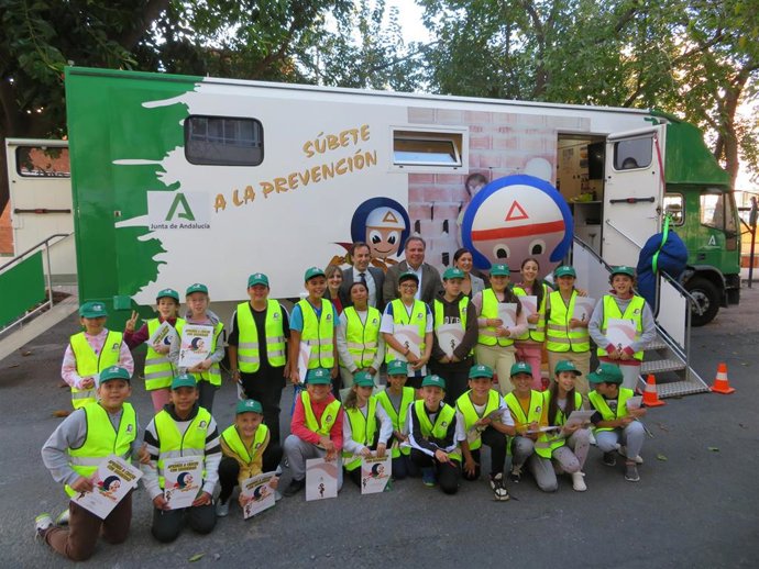 Presentación de la campaña 'Aprende a Crecer con Seguridad' en el CEIP Reyes Católicos de Huelva.