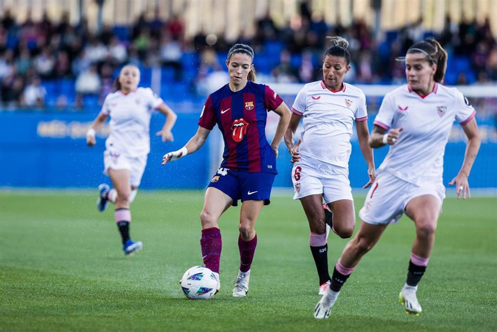 Aitana Bonmati of Fc Barcelona Femenino in action during the Spanish league, Liga F, football match played between Fc Barcelona  and Sevilla FC at Johan Cruyff Stadium on November 05, 2023 in Barcelona, Spain.