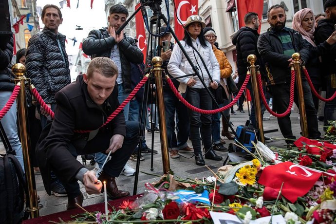 Archivo - Imagen de archivo de un memorial en recuerdo a las víctimas por el atentado perpetrado en Estambul en noviembre de 2022. 