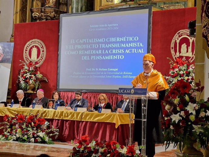 Stefano Zamagni, durante la lección inaugural del curso en la UCAM