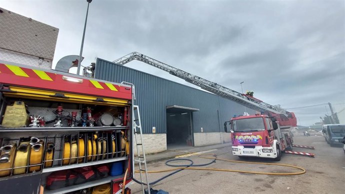 Fuego en una cabina de pintura de un taller de automoción de Colindres