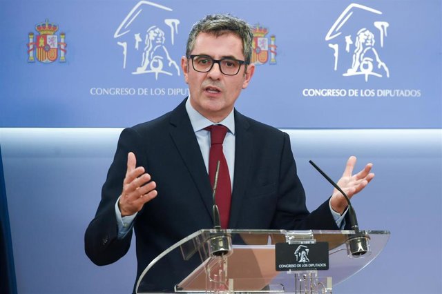 El ministro de la Presidencia, Relaciones con las Cortes y Memoria Democrática, Félix Bolaños, interviene durante una rueda de prensa tras registrar la ley de amnistía, a 13 de noviembre de 2023, en Madrid (España). 
