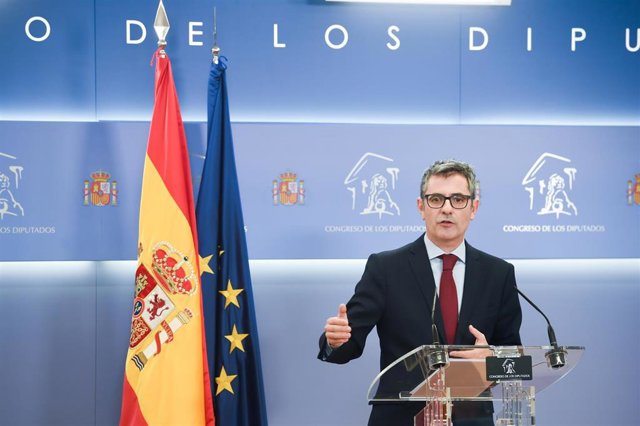 El ministro de la Presidencia, Relaciones con las Cortes y Memoria Democrática, Félix Bolaños, interviene durante una rueda de prensa tras registrar la ley de amnistía, a 13 de noviembre de 2023, en Madrid (España). 