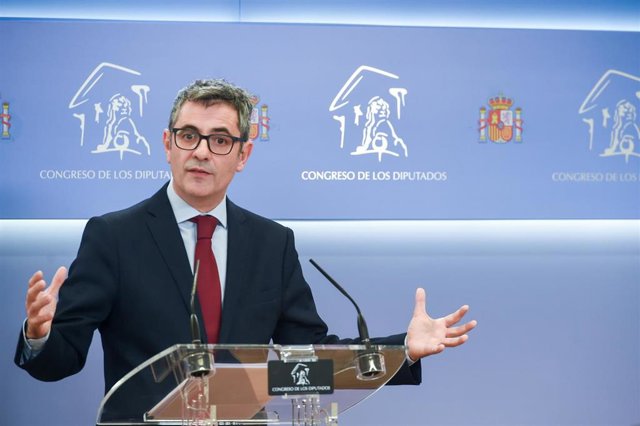 El ministro de la Presidencia, Relaciones con las Cortes y Memoria Democrática, Félix Bolaños, interviene durante una rueda de prensa tras registrar la ley de amnistía, a 13 de noviembre de 2023, en Madrid (España).