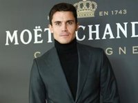 Álex González se entera por la prensa de la separación de Chenoa y le manda un cariñoso mensaje