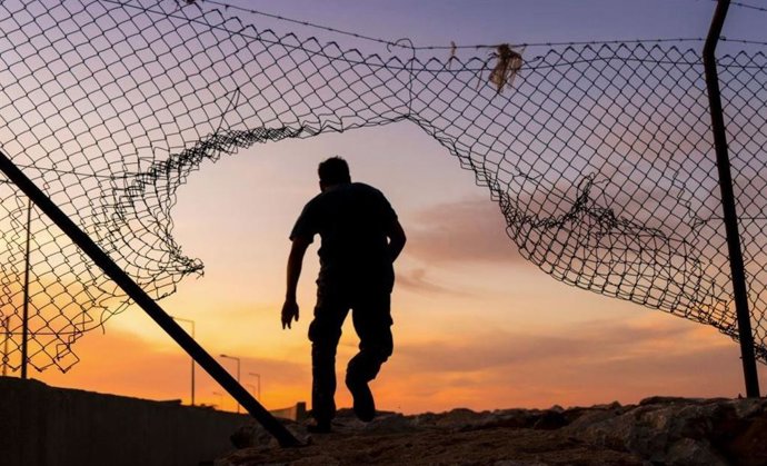 Según el nuevo estudio, la policrisis (la combinación de varias crisis globales simultáneas) es el resultado de trampas evolutivas.