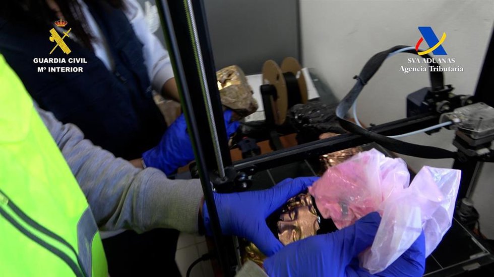Imagen de droga descubierta en una de las figuras