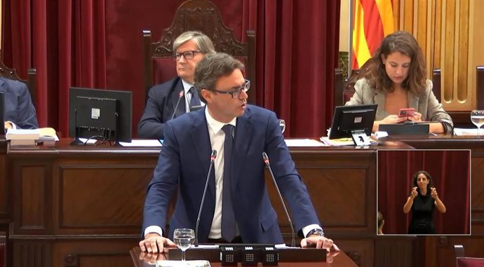 Archivo - El vicepresidente del Govern, Toni Costa, durante una intervención en el Parlament.
