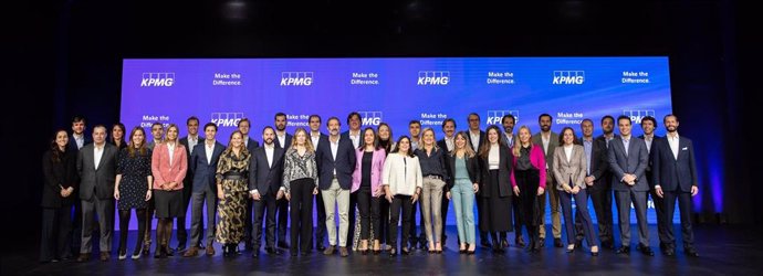 Foto de familia de los nuevos socios nombrados por KPMG