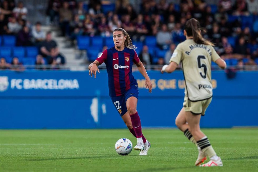 Patri Guijarro of Fc Barcelona Femenino in action during the Spanish league, Liga F, football match played between Fc Barcelona  and Granada FC  at Johan Cruyff Stadium on October 21, 2023 in Sant Joan Despi, Spain.