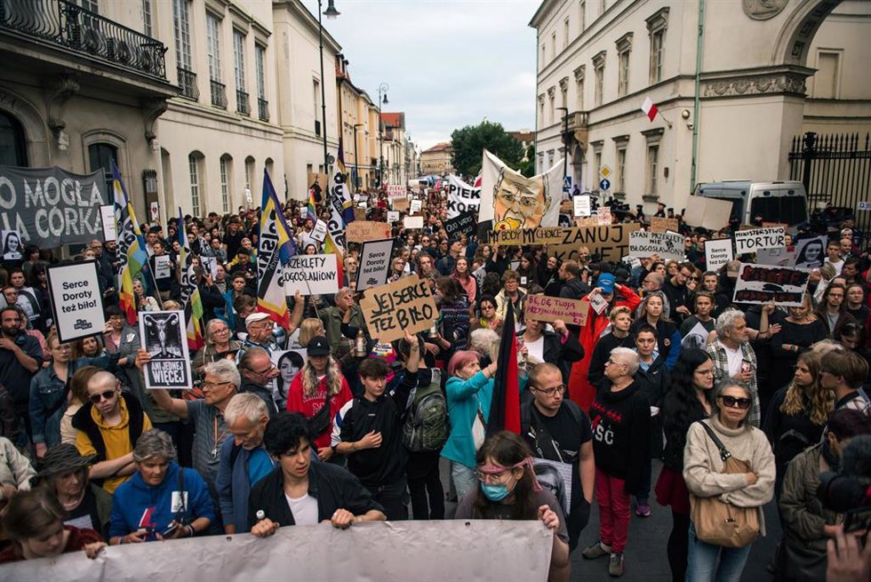 Archivo - Concentración en Varsovia, capital de Polonia, a favor del derecho al aborto