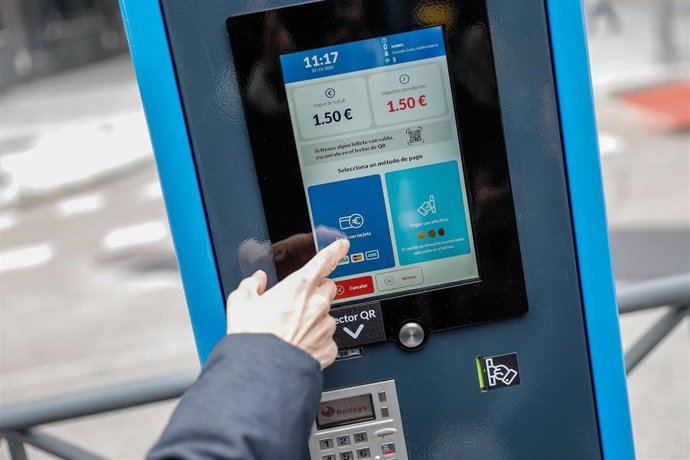 Totem para realizar las operaciones