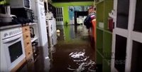 El desbordamiento de los ríos Besteiro y Belelle, en Neda (A Coruña), provoca inundaciones en varias viviendas