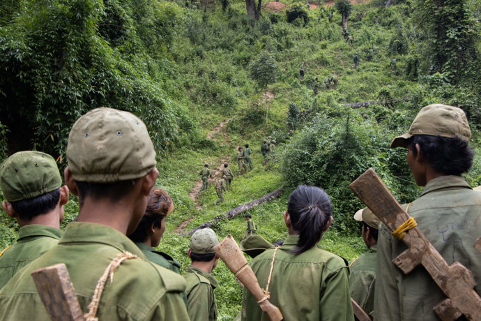 Archivo - Imagen de archivo de varios rebeldes birmanos.